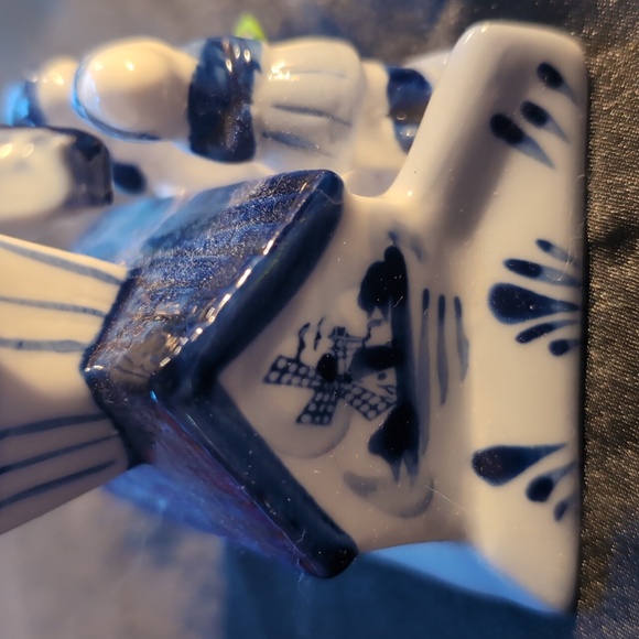 AVAILABLE - Decorative Windmill & Kissing couple. 6" - Picture 5 of 6